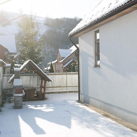 Sunhouse Villa Mizhhirya  Exterior photo